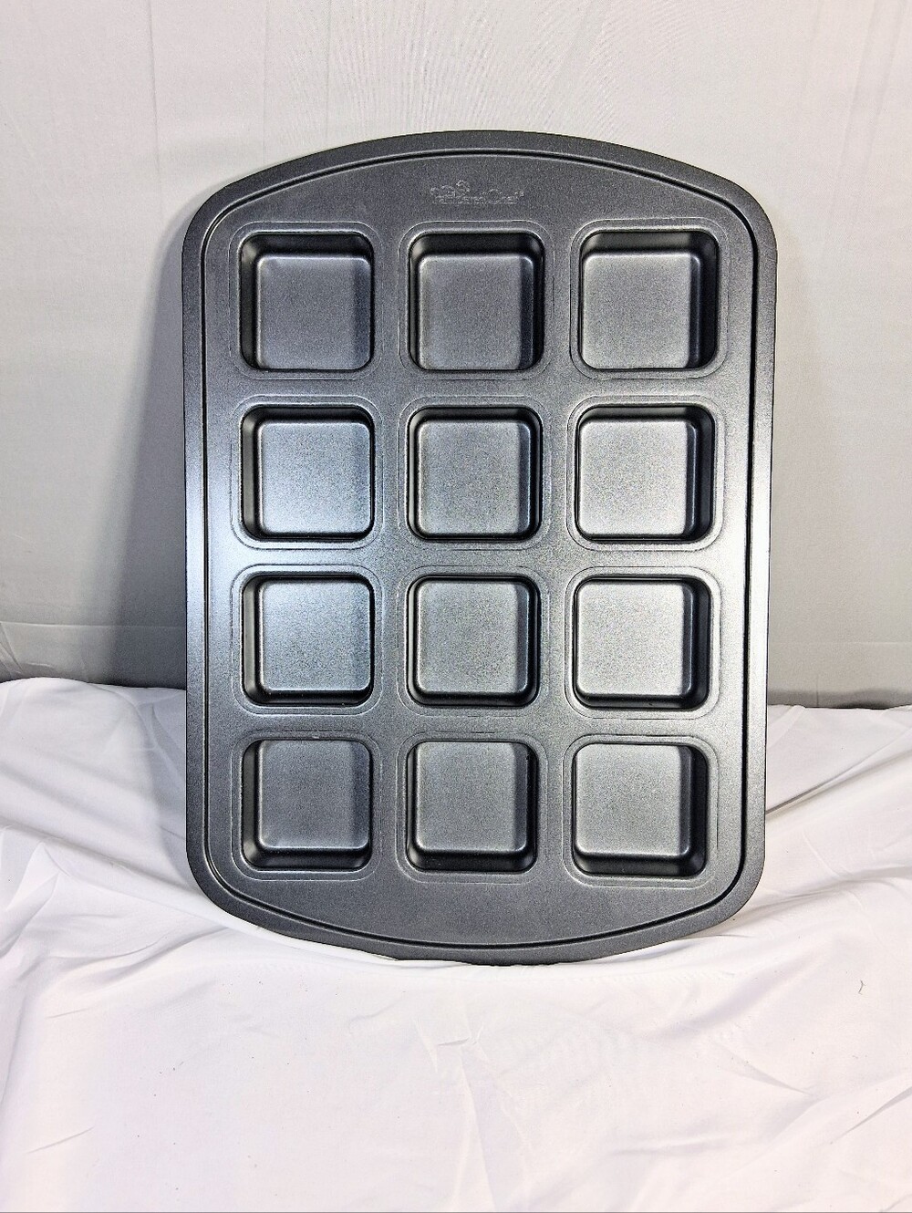 Pampered Chef Brownie 12 Square Baking Pan 16" X 11" Like New!
